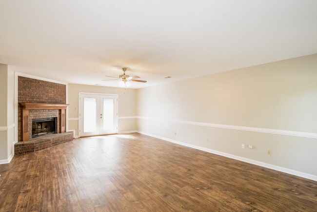 Photo - 429 Spruce Glen Dr