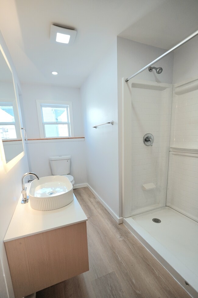 Building Photo - 61 Tudor St Unit 2