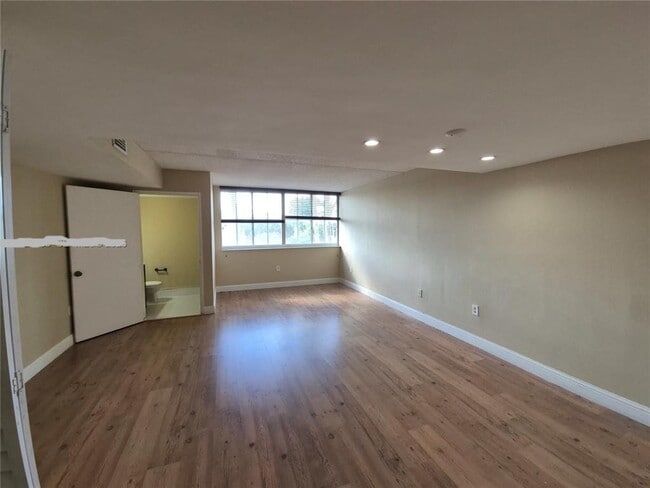 Photo - 6045 NW 186th St Unit #308