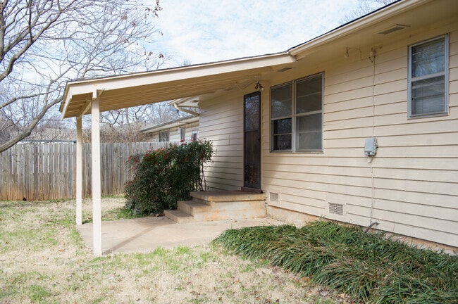 Photo - 2502 N Monroe St
