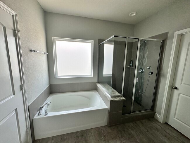 Photo - 27348 Caroline Way