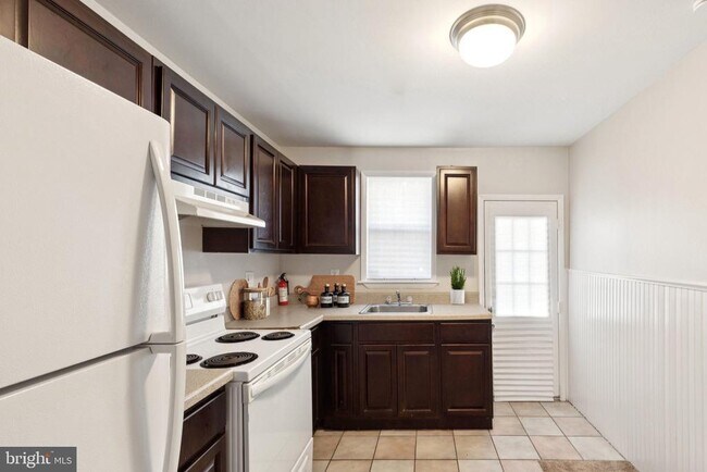 Building Photo - 1522 S Myrtlewood St Rental