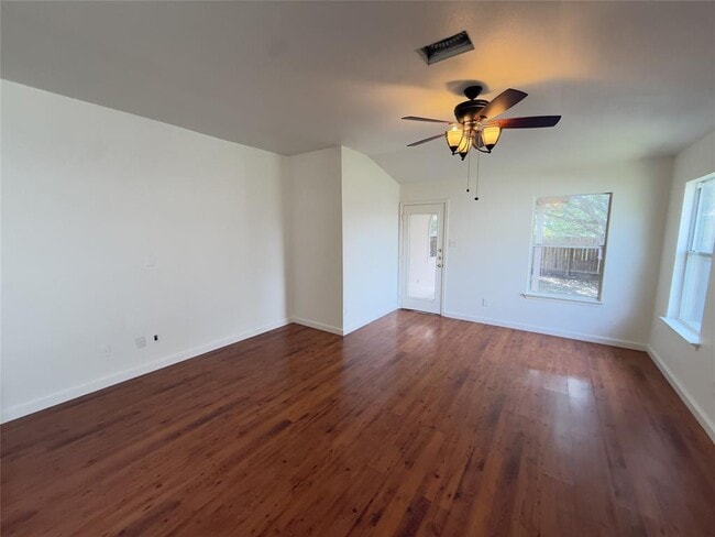 Photo - 339 Oxford Dr