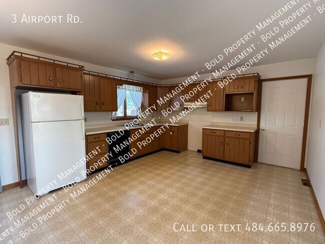 Photo - 3 Airport Rd