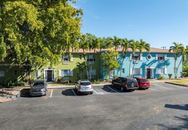 Photo - 5235 NE 3rd Ct Unidad 2
