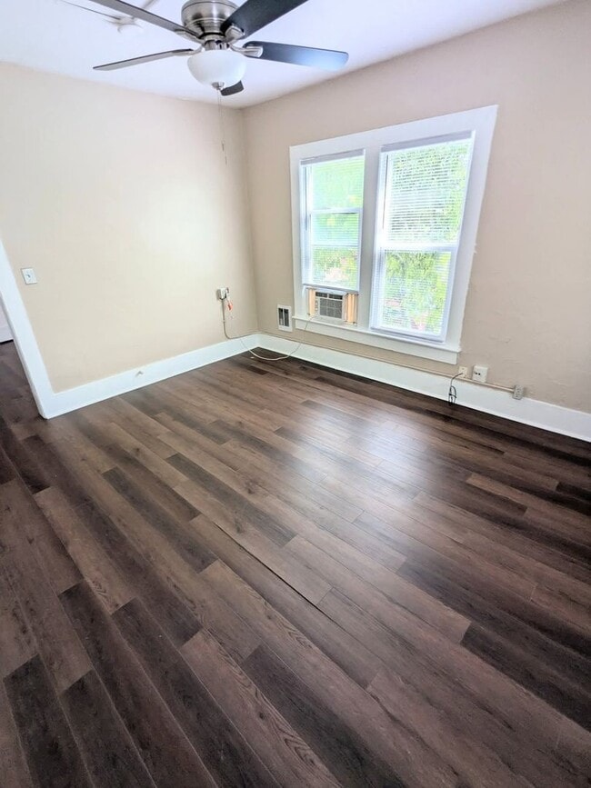 Photo - 635 Tanglewood St Unit 4