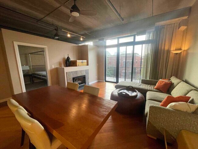 Photo - 811 W 15th Pl Unit 303