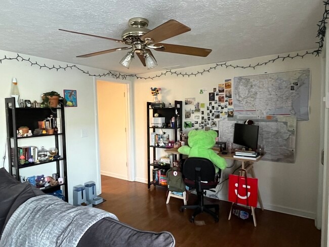 Photo - 2111 Lusters Gate Rd Unit B