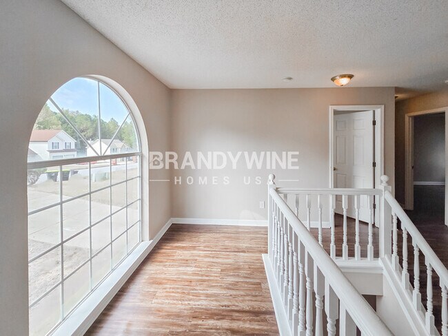 Photo - 972 Tara Bend