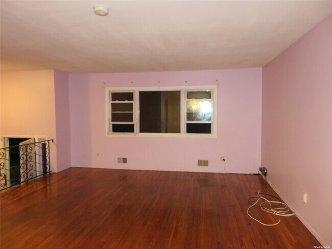 Photo - 186 Studley St