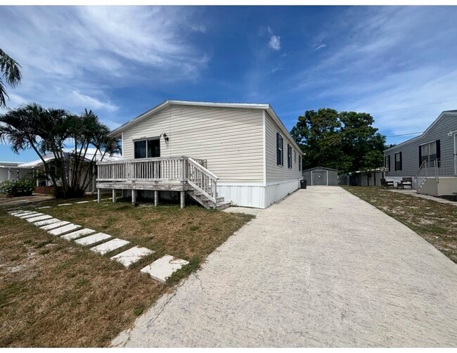 Building Photo - 8321 SE Skylark Ave Rental