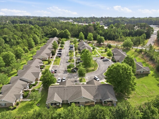 Building Photo - Country Club Cottages