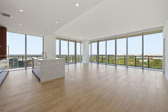 Photo - 2678 Tigertail Ave Unidad 1501