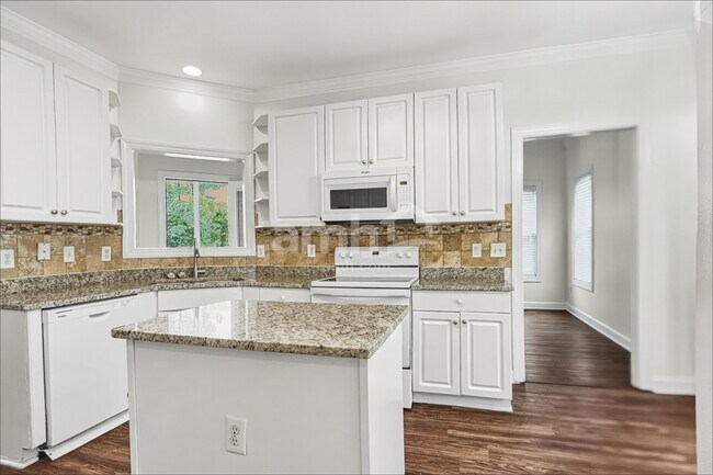 2713 Denbel Cir