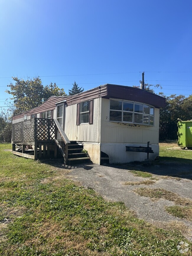 Building Photo - 2 Bedroom 1 Bathroom Mobile Home