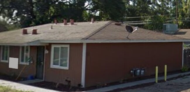 Building Photo - Leon Avenue - Nice Wood Cabinets Rental