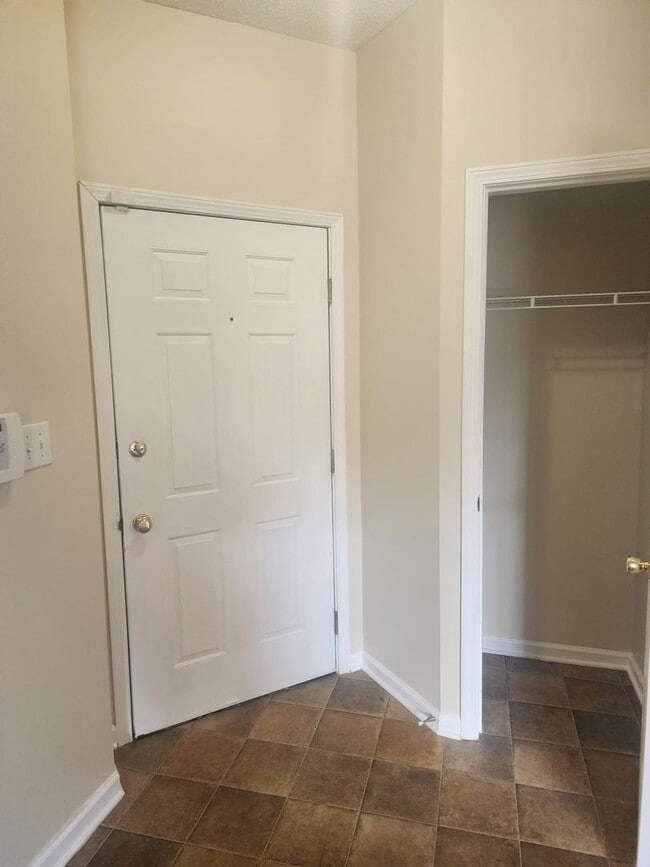 Photo - Wexford Condominiums, Anderson, SC Unidad 204-7