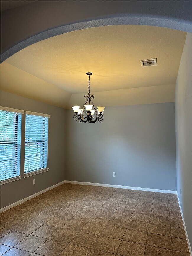 2610 Lexington Park Dr