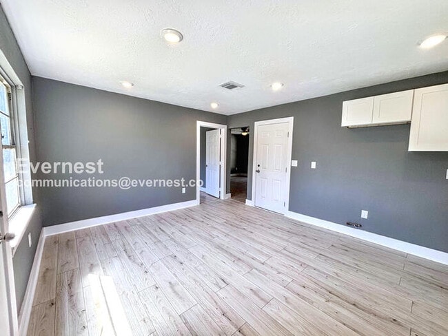 Photo - 413 Brown Dr