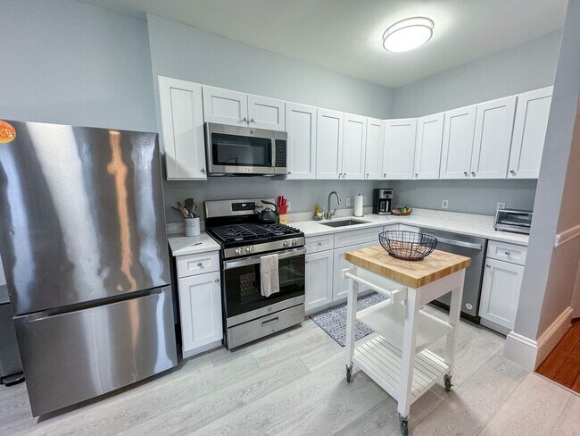 Photo - Amazing 3 bed 2 baths in Brookline.... MAY MOVE IN