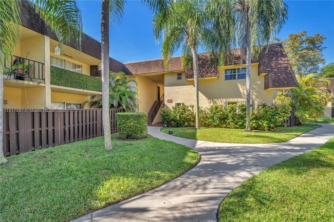 Building Photo - 13712 SW 90th Ave Unit 8