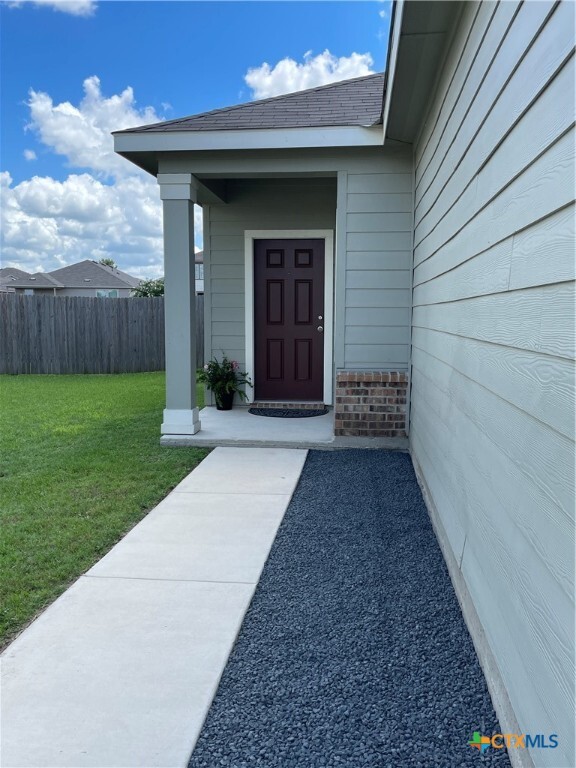 Building Photo - 532 Peony Ct