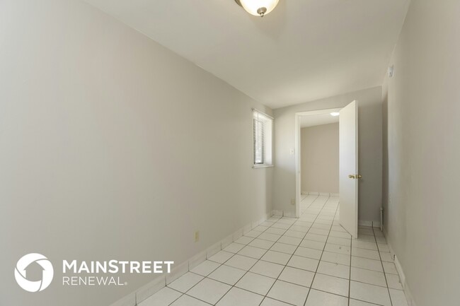 Photo - 4325 S 15th Ave