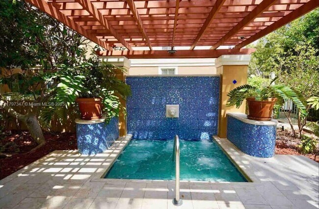 Building Photo - 19701 E Country Club Dr