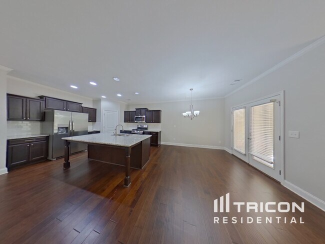 Photo - 385 Holdings Dr