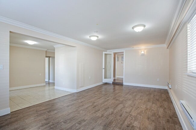 Photo - Spacious 4 Bed 3 Bath ground level Home fo... Unit Lower House