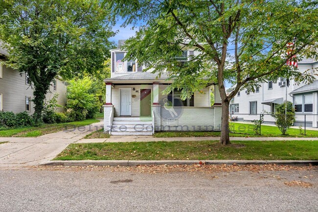 Photo - 1335 Hamilton Ave NW Unit 1