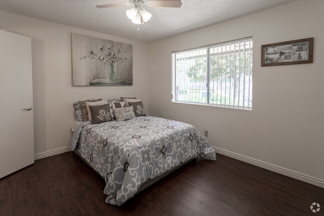 1BR, 1BA -526 SF