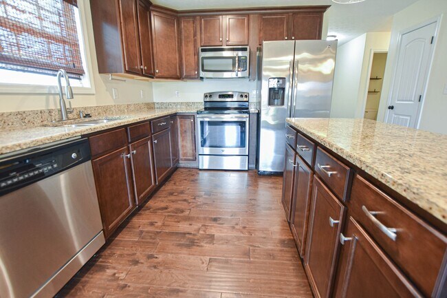 3561 Aurora Dr
