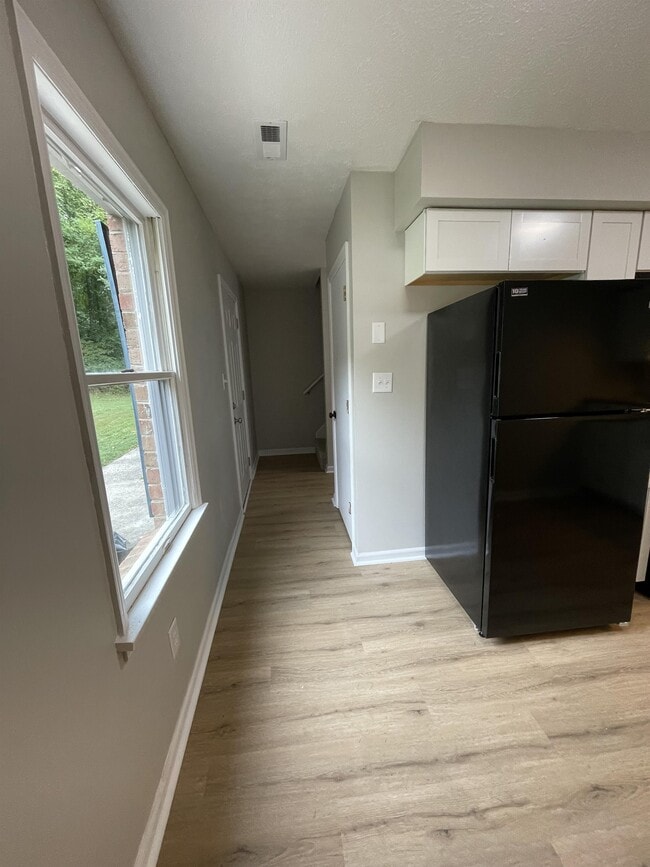 Photo - 139 E Vail Dr