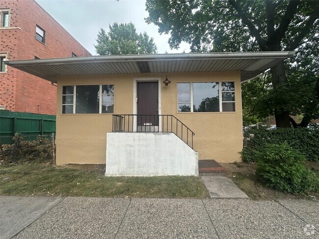 Building Photo - 77-43 Main St Rental