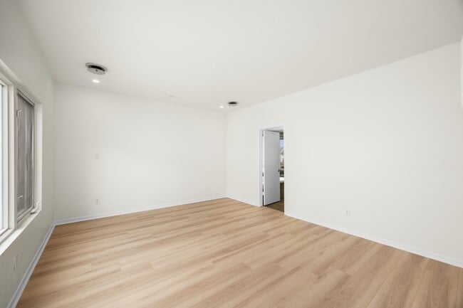 Photo - 5632 Kiam St