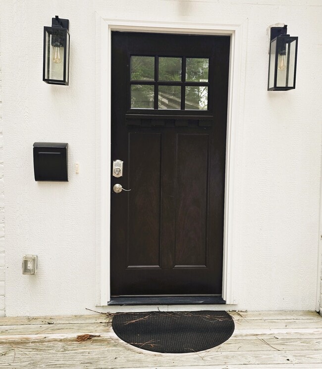 Photo - 225 Bond St