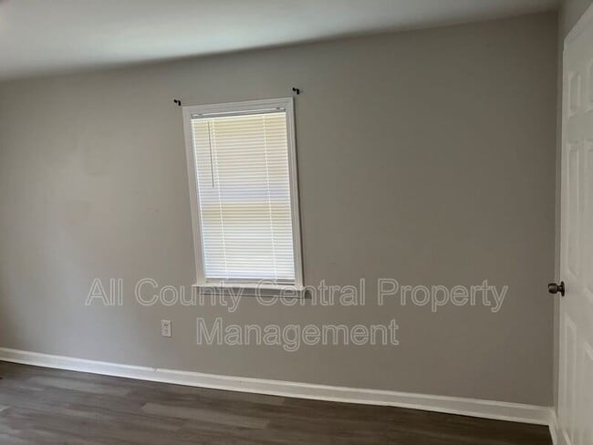 Photo - 3115 Parkwood Rd