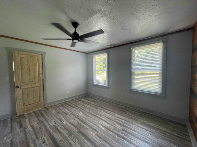 Photo - 340 Windmill Point Rd