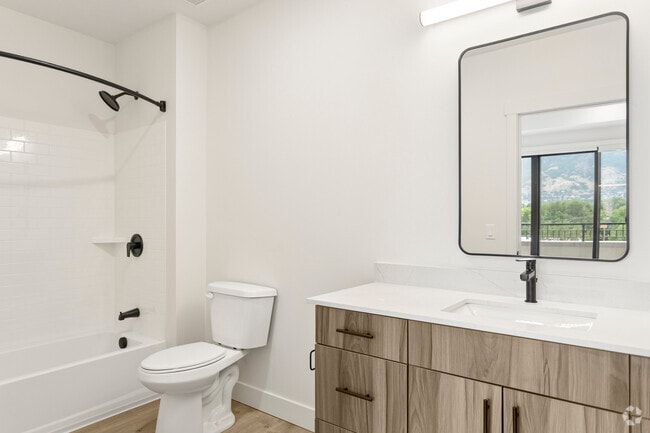 2BR, 2BA - 1,208SF - Primary Bathroom