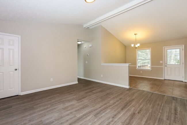 Photo - 425 Jonesboro Ct