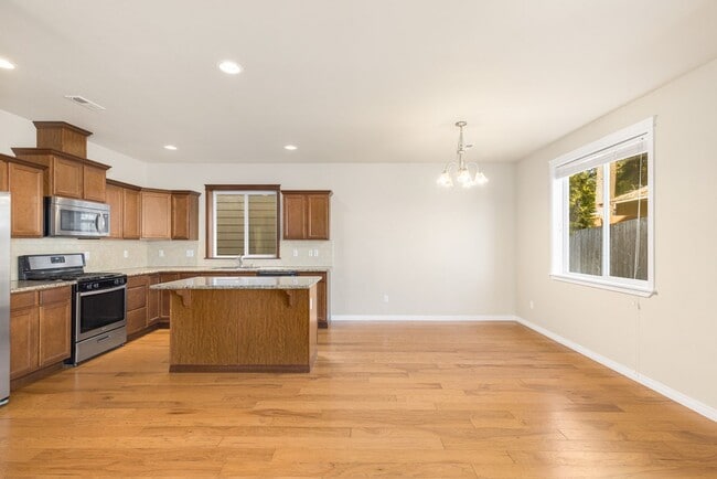 Photo - Bothell 3 Bedroom House with Office Nook 2...