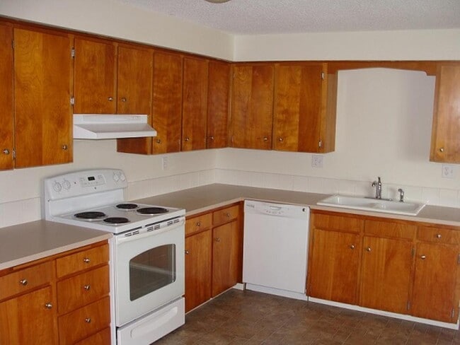 Photo - 1644 Oak St SE