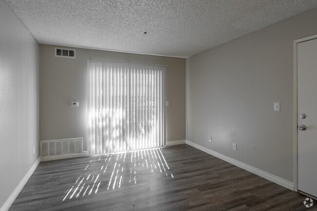 2BR, 2BA - 850SF
