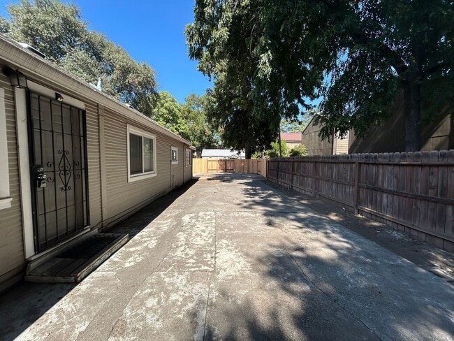 Photo - 4 bedroom 2 bath next to Chico State with ...