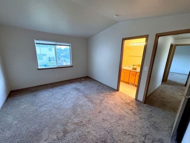 Photo - Nice 4 bedroom, 2.5 bath two story home in English Ridge, Puyallup!!