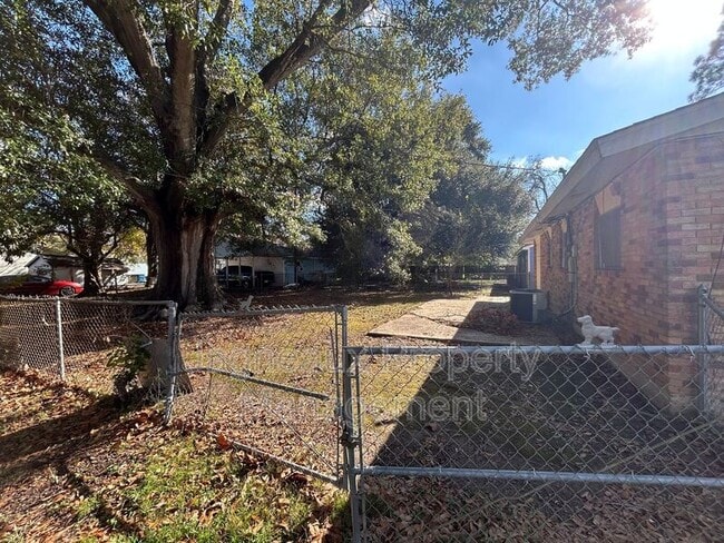 Photo - 301 Doc Duhon St