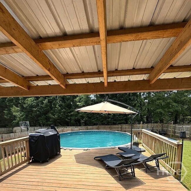 Photo - Beautiful 3BR/3BA Home with Private Pool in Commerce
