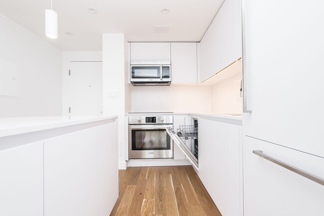 Photo - 150 The Donway