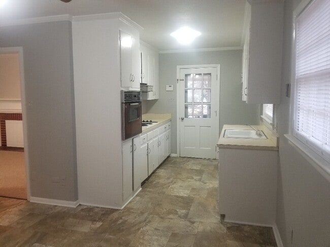 Photo - 1804 Saxon St